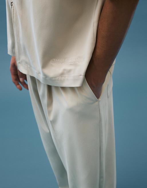 Bershka Fluid super baggy darted trousers in sand, 3 of 4