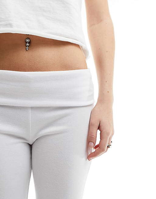 https://images.asos-media.com/products/bershka-folded-waistband-flared-pants-in-white/205337054-5?$n_640w$&wid=513&fit=constrain