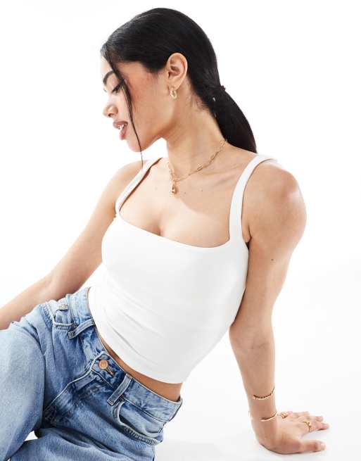 Bershka – Formgebendes Camisole in Weiß mit eckigem Ausschnitt