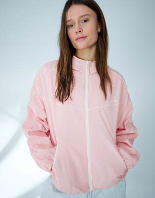 Bershka - Funktionsjacke in Staubrosa mit Kapuze-Lila