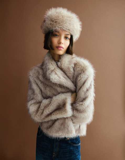 Bershka Fuzzy beret in ecru - view 1