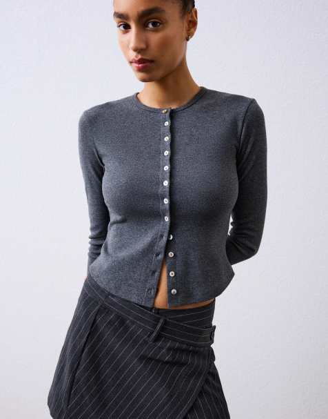 Bershka - Gebreid vest met knopen in lichtgrijs - view 1