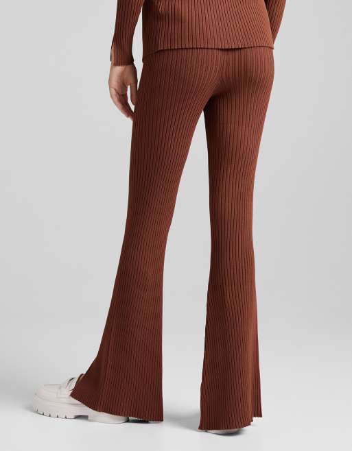Bershka - Gebreide geribbelde broek met split in bruin, 2 van 4