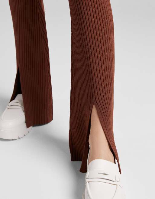 Bershka - Gebreide geribbelde broek met split in bruin, 3 van 4