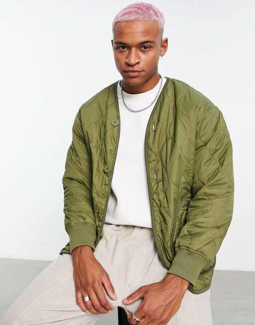 Bershka – Gefütterte Oversized-Steppjacke in Khaki mit Zwiebel-Steppung