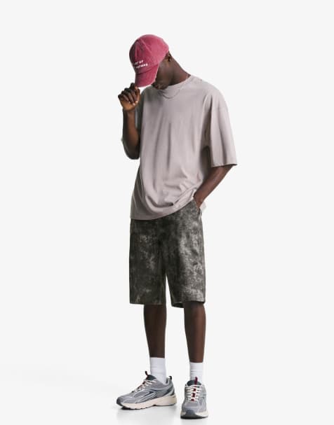 Bershka – Gemusterte Bermudashorts in Schwarz - view 1