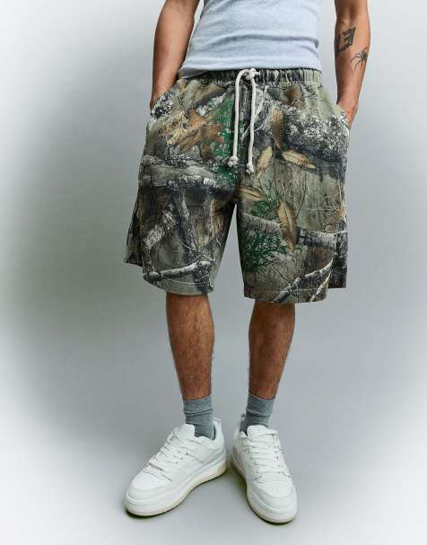 Bershka – Gemusterte, kastige Bermuda-Shorts in Beige - view 1