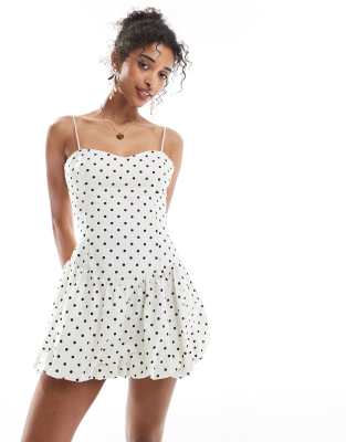Bershka - Gepunktetes Minikleid in Ecru mit Ballonsaum-Neutral