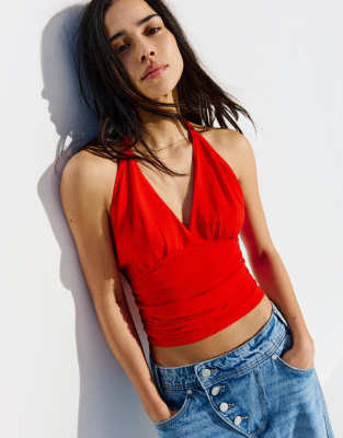 Bershka - Gerafftes Neckholder-Oberteil in Rot