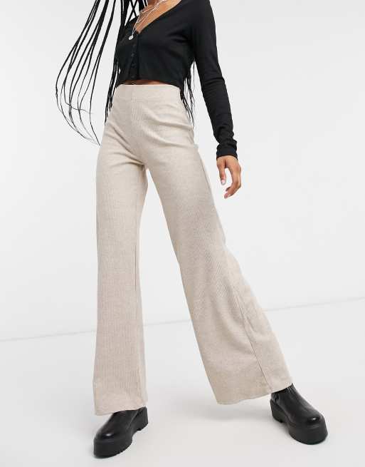 Bershka – Gerippte Schlaghose in Ecru