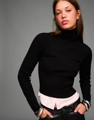 Bershka - Gerippter Pullover in Schwarz mit hohem Kragen