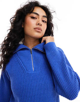 Bershka - Gerippter Strickpullover in Blau mit kurzem Reißverschluss