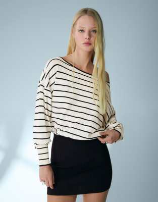 Bershka - Geripptes, asymmetrisches Minikleid in Schwarz