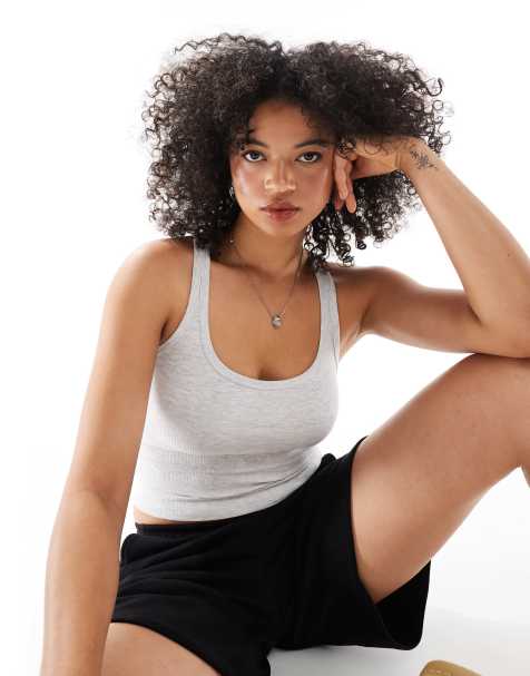 Bershka – Geripptes Tanktop in Grau mit U-Ausschnitt - view 1