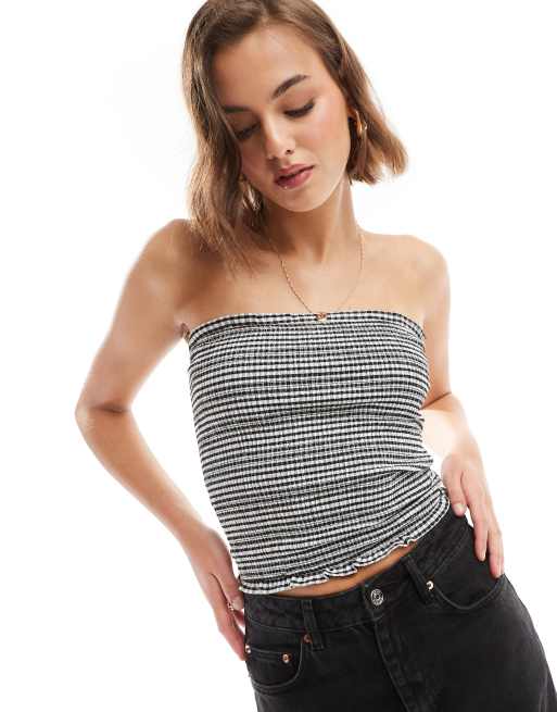 Bershka – Gesmoktes, trägerloses Oberteil mit Vichy-Karo in Schwarz und Weiß