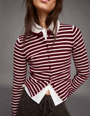 Bershka - Gestreifte Strickjacke in Burgunderrot
