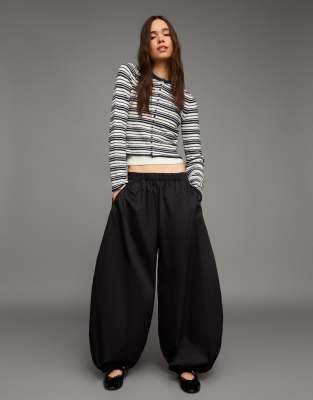 Bershka - Gestreifte Strickjacke in Jeansblau