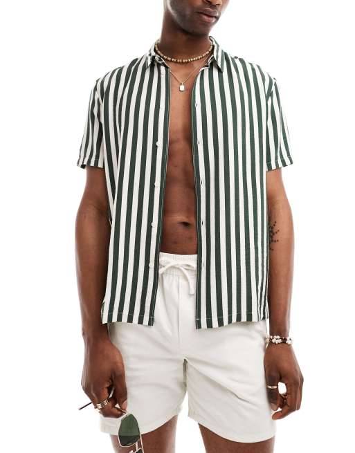Bershka – Gestreiftes Hemd in Khaki mit Knitterstruktur
