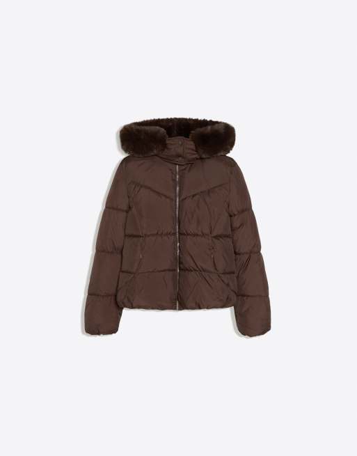 Bershka gewatteerd jack met faux-fur capuchon in bruin, 6 van 6