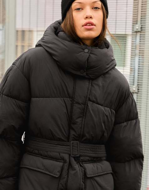 Bershka - Gewatteerde jas met 3/4 lengte en riem in zwart - view 1