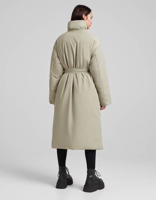 Bershka - Gewatteerde nylon jas met riem in kaki, 2 van 4
