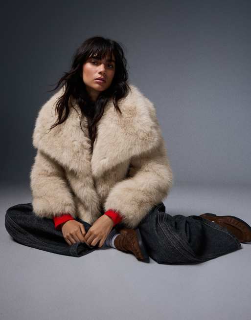 Bershka giacca effetto pelliccia con rever in ecru, 2 di 5