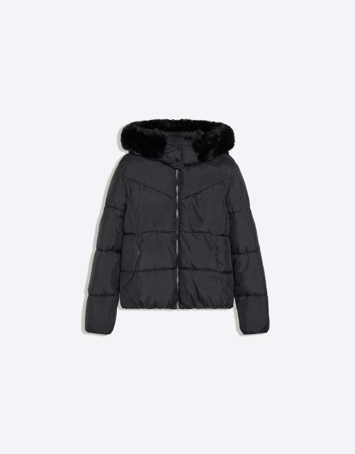 Bershka giacca imbottita con cappuccio in pelliccia nera, 5 di 5