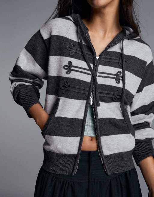 Bershka giacca in maglia a righe con cappuccio grigia, 2 di 5