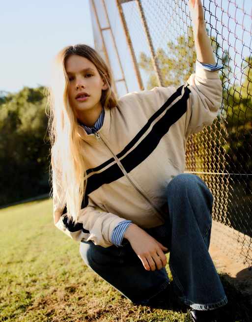 Bershka giacca in nylon con fascia a contrasto beige, 2 di 6
