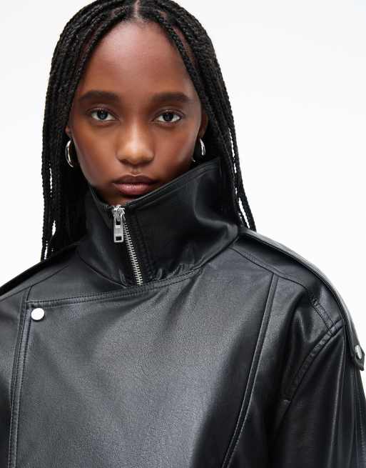 Bershka - Giacca in pelle sintetica nera con cintura, 3 di 4