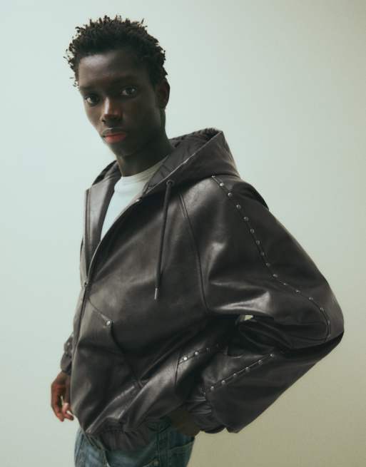 Bershka giacca in similpelle con borchie marrone, 5 di 6