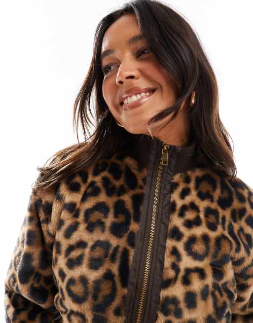 Bershka - Giacca taglio corto con stampa leopardata 