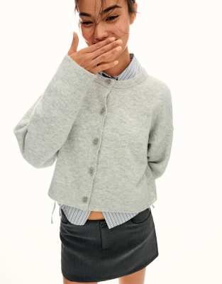Bershka - Gilet doux boutonné - Gris | ASOS