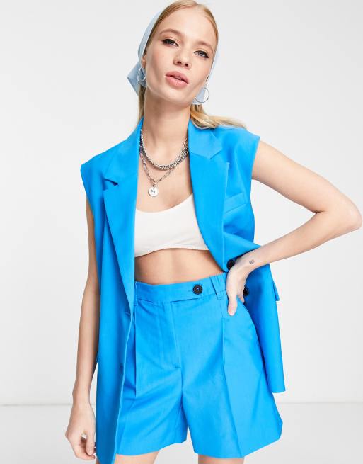 Bershka Completo con gilet sartoriale taglio lungo e pantaloncini colore blu ASOS