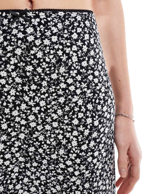 Bershka Gonna lunga nera e bianca a fiori con finiture a contrasto ASOS