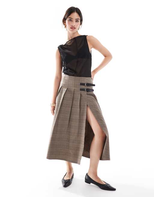 Bershka - Gonna midi a pieghe marrone a quadri con fibbia