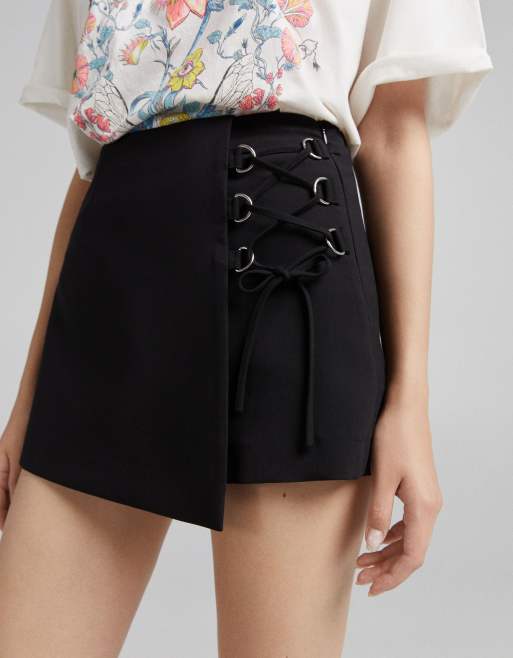 Bershka Gonna pantalone corta nera con dettaglio ad anello