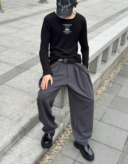 Bershka – Grå och svarta manchesterbyxor med veck i superbaggy stil, 4 av 4
