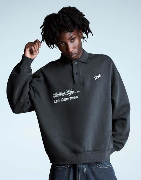 Bershka - Grå plysset sweatshirt med polo-snit og print - view 1