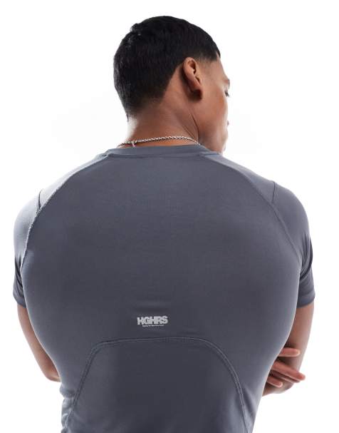 Bershka - Grå T-shirt i slim fit - view 1