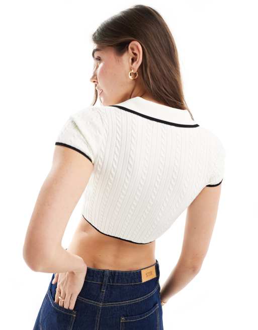 Bershka – Gräddvit, svart och stickad pikétröja med kontrastkanter, 2 av 4
