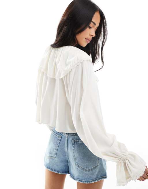 Bershka – Gräddvit topp med volang och ärmdetalj, 4 av 4