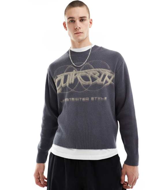 Bershka – Grafitowy prążkowany sweter z nadrukiem graficznym 