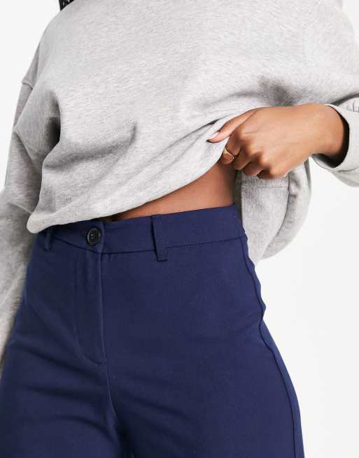 Bershka – Granatowe bardzo luźne spodnie typu dad z szerokimi nogawkami, 3 z 4