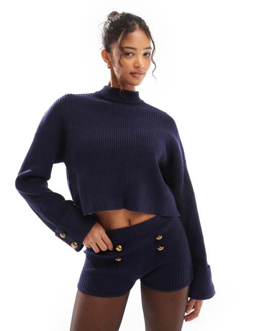 Bershka – Granatowy sweter z zabudowanym dekoltem i złotymi guzikami, część zestawu