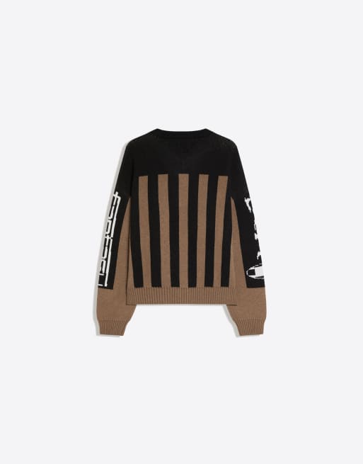 Bershka Graphic boxy jacquard striktrøje med v-hals i brun, 7 af 7