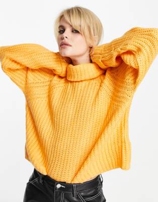 Bershka - Grob gestrickter Rollkragenpullover in leuchtendem Orange