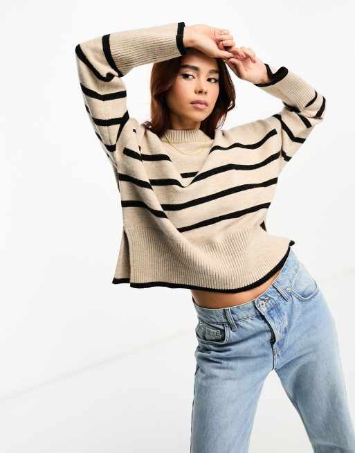 Bershka - Grofgebreide trui met ronde hals in zandkleur met zwarte strepen