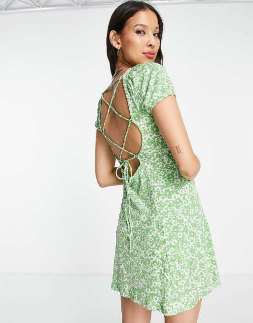Bershka – Grön blommig miniklänning med fyrkantig ringning