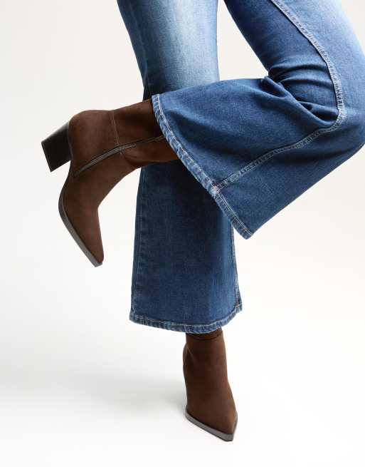 Bershka Heeled cowboy ankle boots in brown, 3 of 4